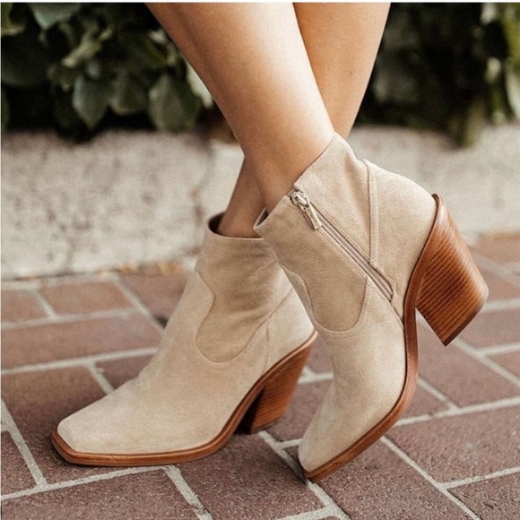 Vince Camuto Shoes - Vince Camuto sz 8 Amtinda Suede Leather Square Toe Stacked Heel Ankle Boot Tan